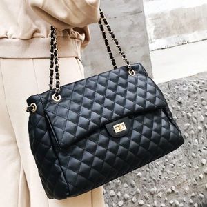 Flash sale ✨Black medium Quilted bag